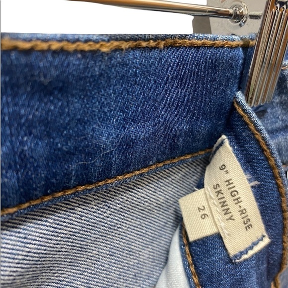 - Madewell 9” Inch High Rise Rip & Repair Edition - Picture 4 of 7